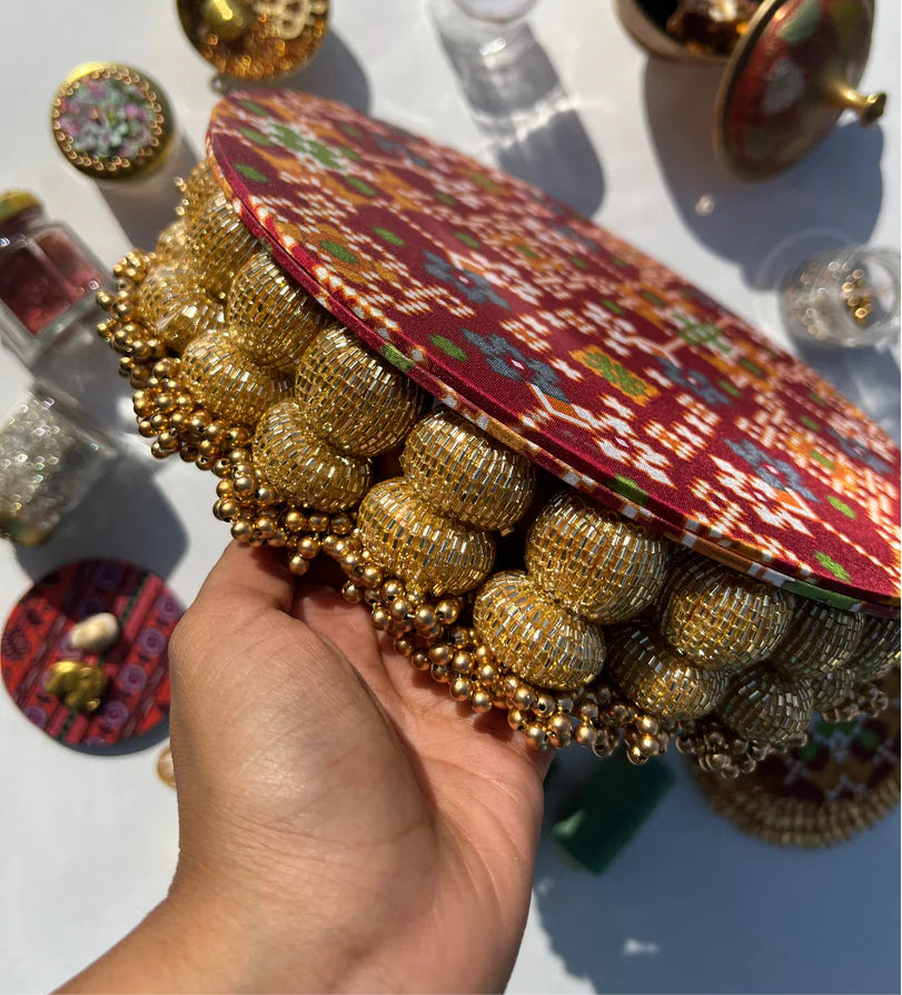 Dangler Platter, Raised Aasan