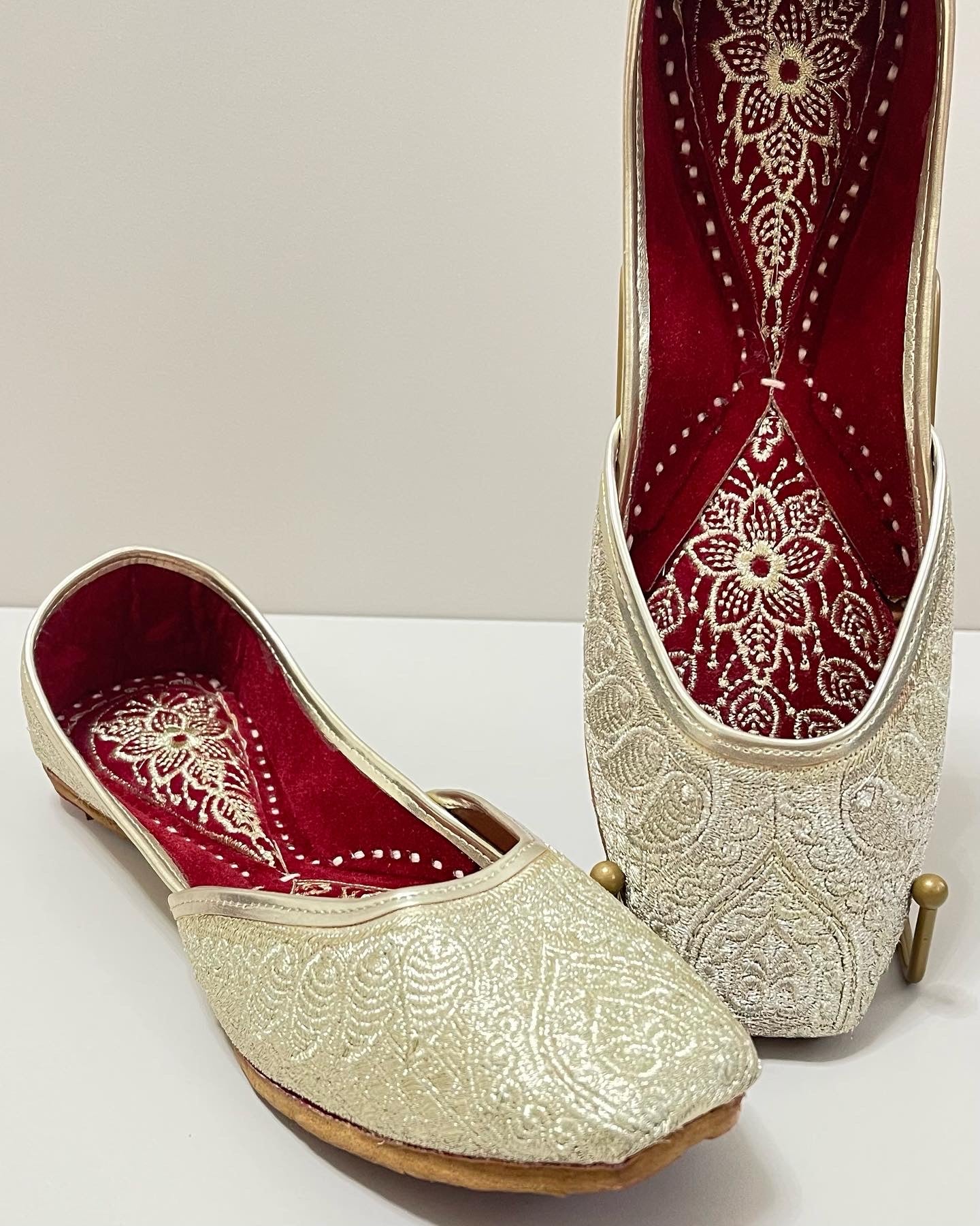 Champagne Gold Zari Jutti