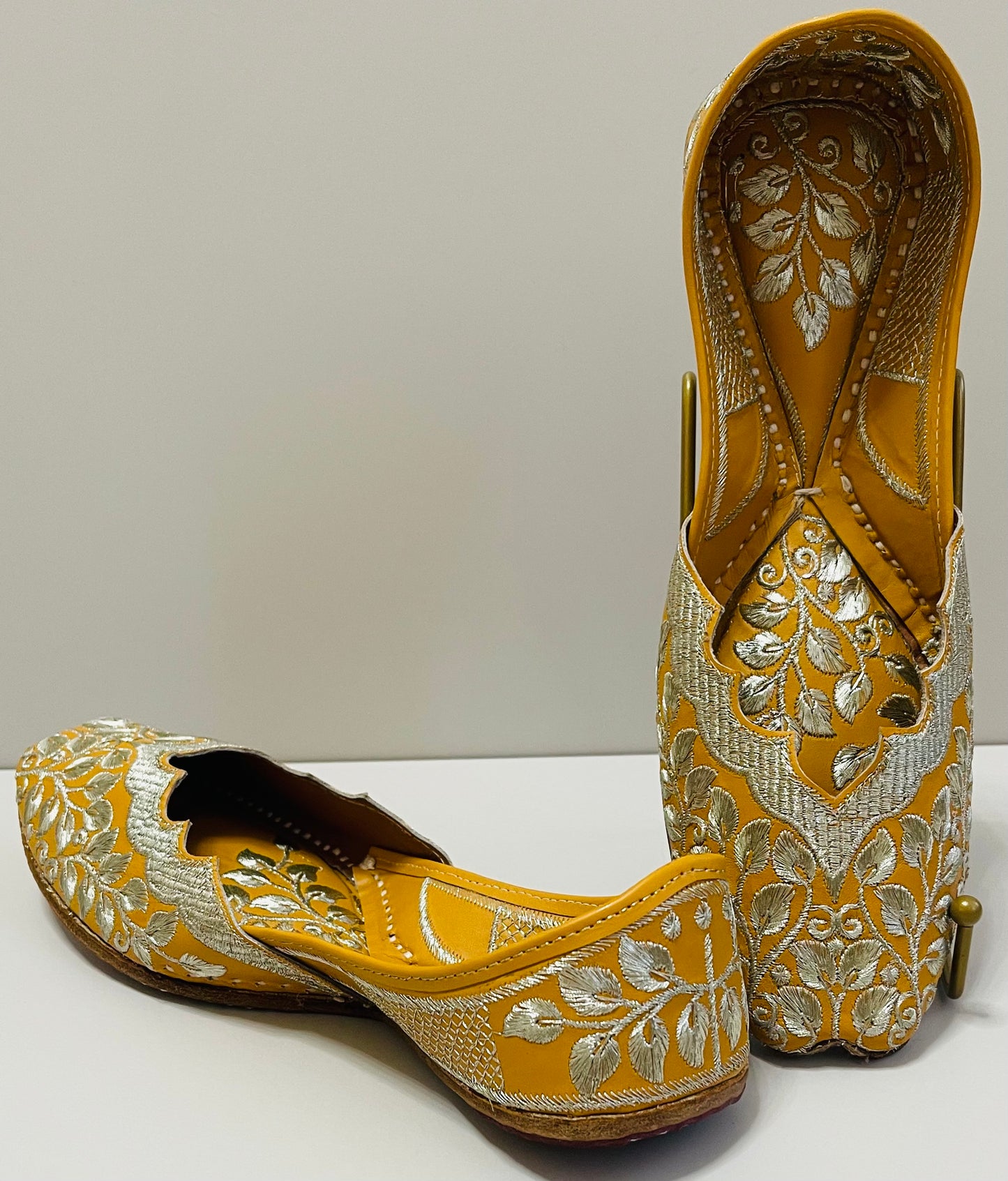 Mustard Yellow Zari Jutti