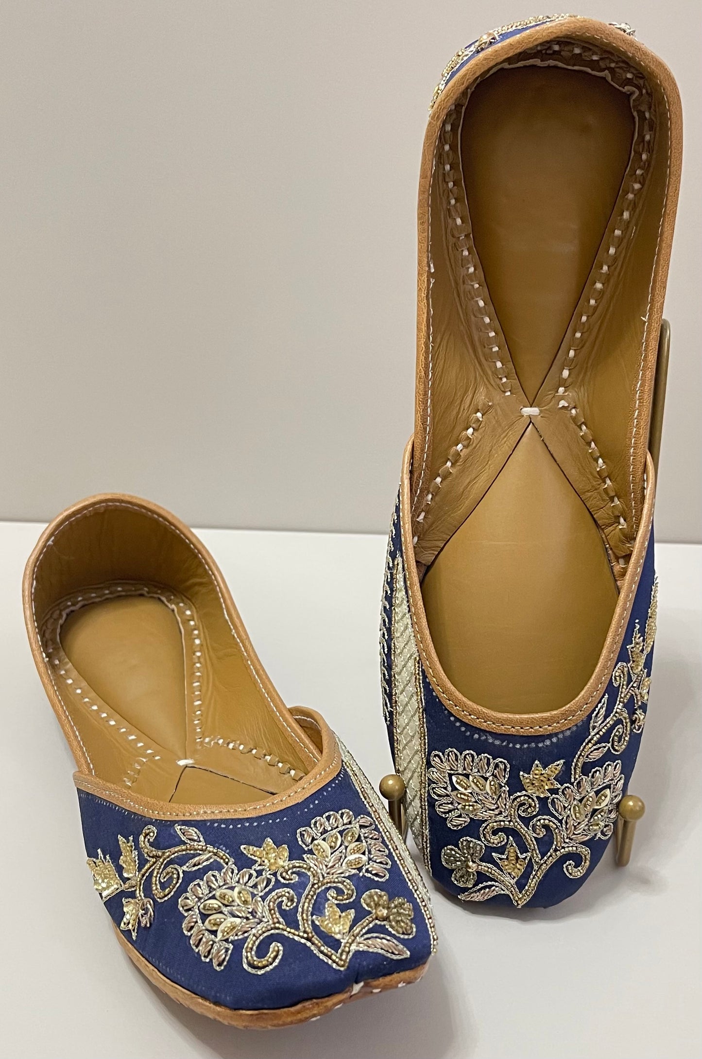 Midnight Gold Embroidered Jutti